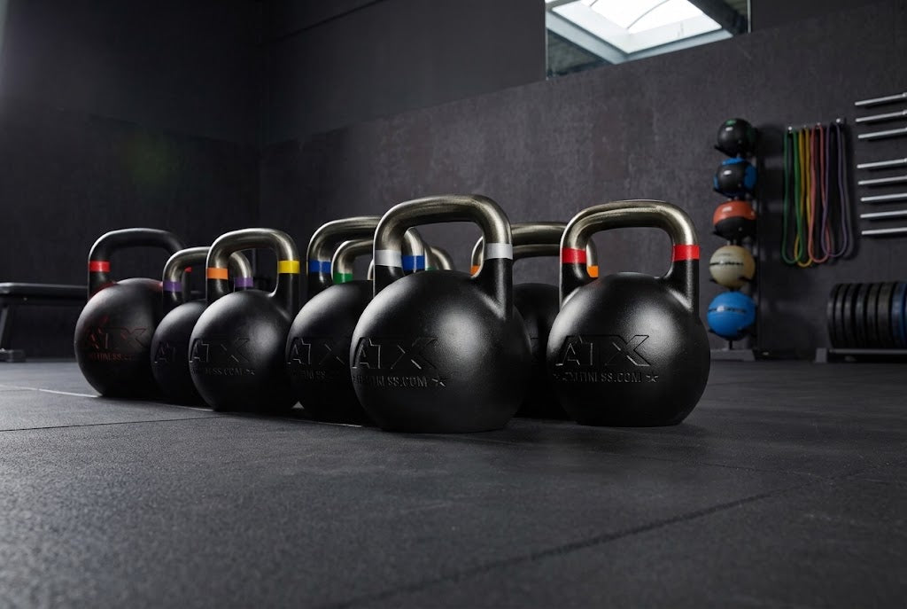 Kettlebells für Ausfallschritte im Gym